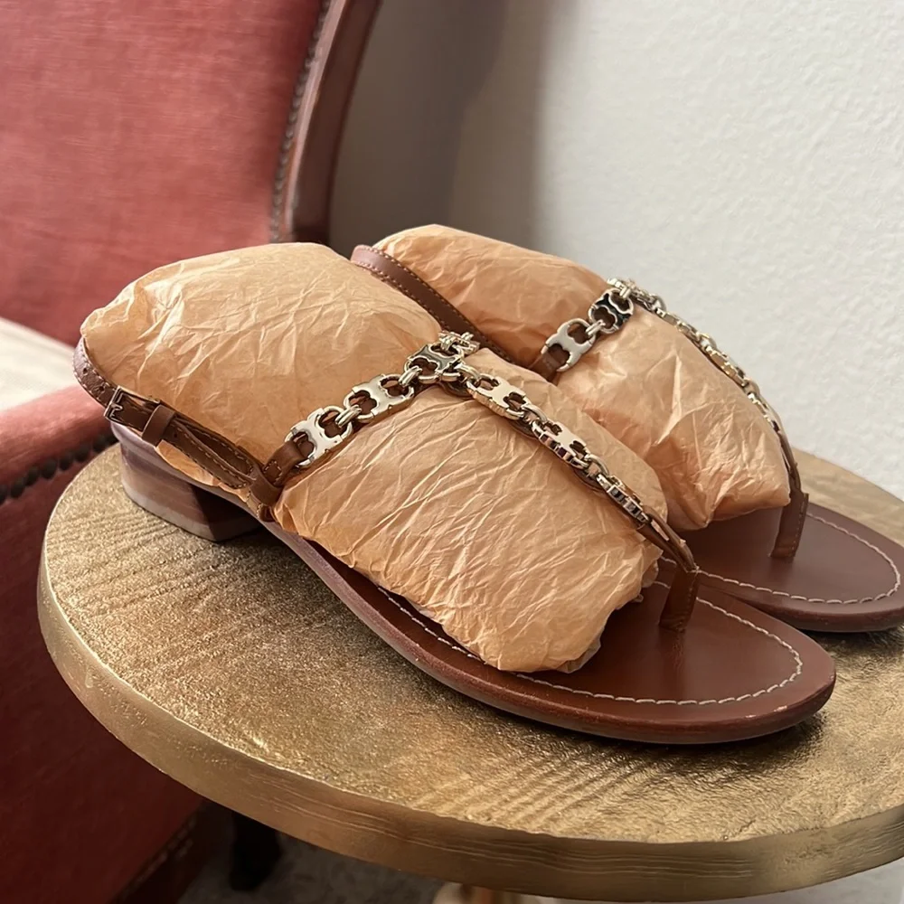 Tory Burch Gemini brown T-strap sandal,  gold metal link hardware, size 8 - Picture 5 of 12